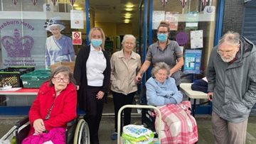 Sunderland care home supports local food bank